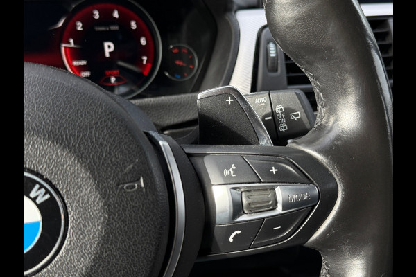 BMW 3 Serie Touring 318i M Sport Leder|Flippers|Dodehoek|Camera