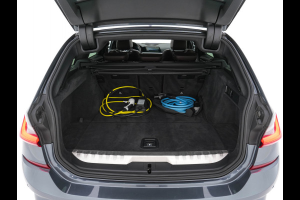 BMW 3 Serie Touring 320e M-Sportpack Business Edition Plus (Plug-In) (INCL-BTW) *PANO | LASER-LED | LEATHER | HEATED-SPORTSEATS | HARMAN/KARDON | VIRTUAL-COCKPIT | AMBIENT-LIGHT | NAVI-FULLMAP | DAB+ | 18''ALU*