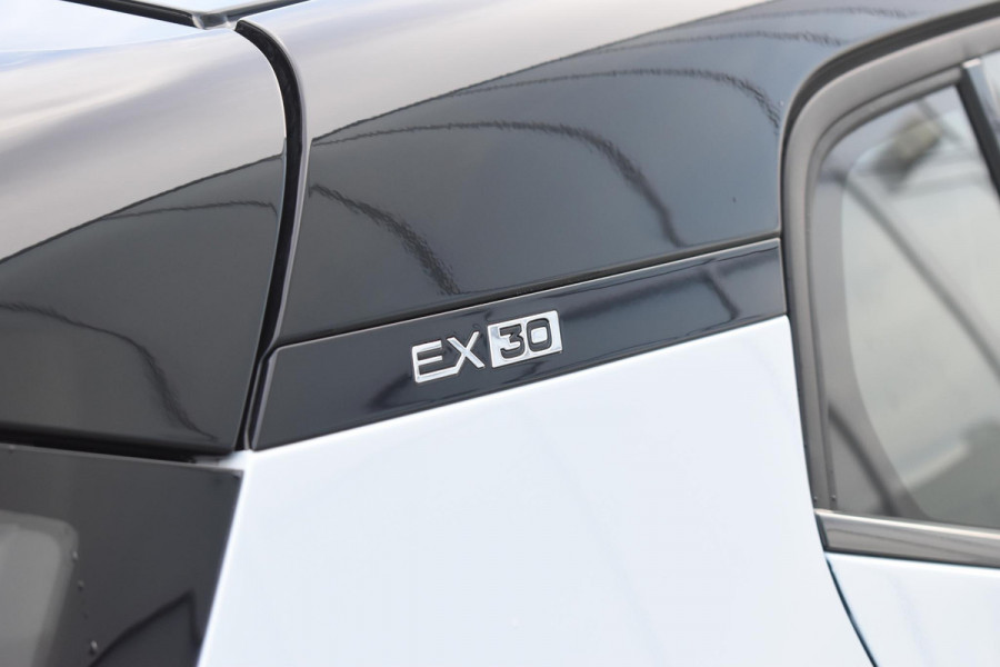 Volvo EX30 272PK Single Motor Extended Range Plus / Adaptieve Cruise Control/ Dodehoek Detectie / Parkeersensoren voor en achter/ Achteruitrijcamera/ Warmtepomp/ Google Services/