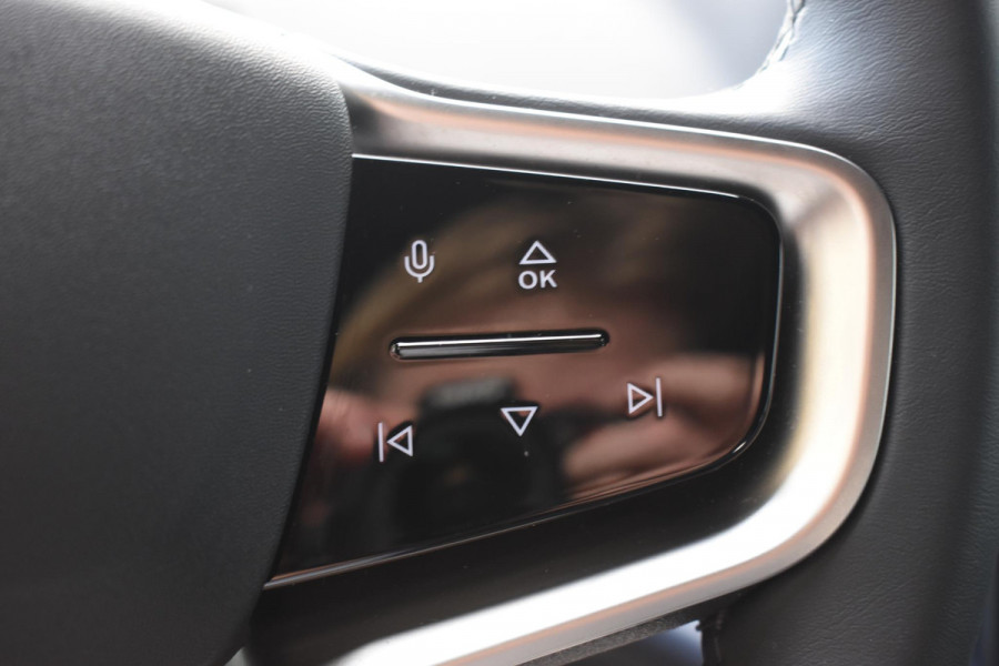 Volvo EX30 272PK Single Motor Extended Range Plus / Adaptieve Cruise Control/ Dodehoek Detectie / Parkeersensoren voor en achter/ Achteruitrijcamera/ Warmtepomp/ Google Services/