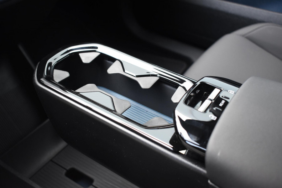 Volvo EX30 272PK Single Motor Extended Range Plus / Adaptieve Cruise Control/ Dodehoek Detectie / Parkeersensoren voor en achter/ Achteruitrijcamera/ Warmtepomp/ Google Services/