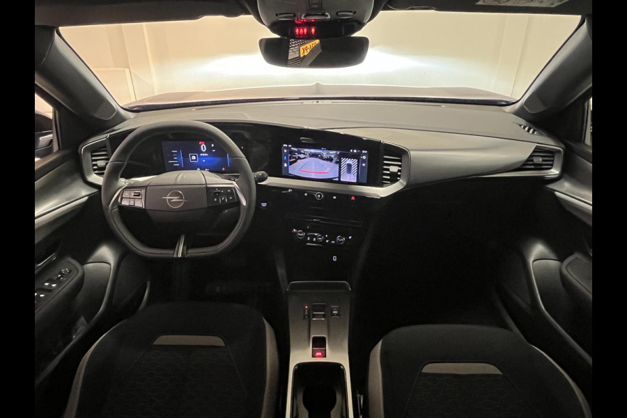 Opel Mokka 1.2 Turbo Hybrid Business Edition lichtmetelan velgen, navigatie, achteruitrijcamera,draadloze telefoon koppeling met draadloos opladen