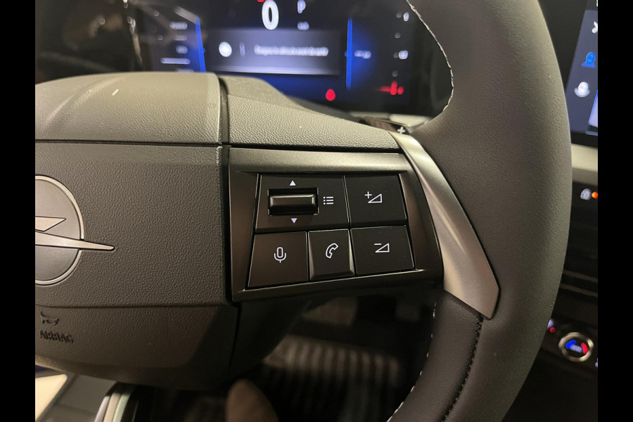 Opel Mokka 1.2 Turbo Hybrid Business Edition lichtmetelan velgen, navigatie, achteruitrijcamera,draadloze telefoon koppeling met draadloos opladen