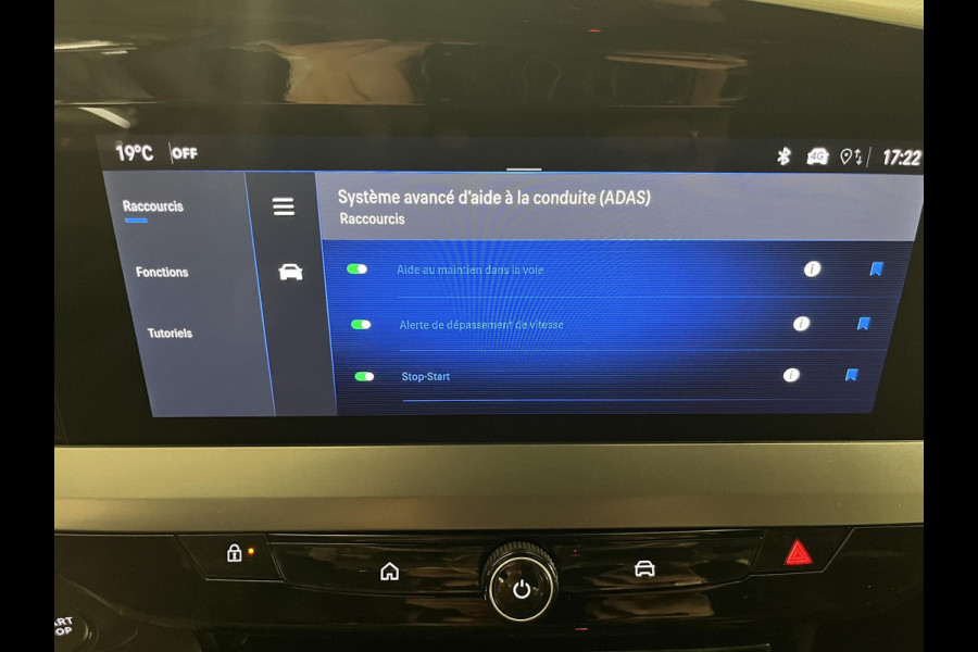 Opel Mokka 1.2 Turbo Hybrid Business Edition lichtmetelan velgen, navigatie, achteruitrijcamera,draadloze telefoon koppeling met draadloos opladen