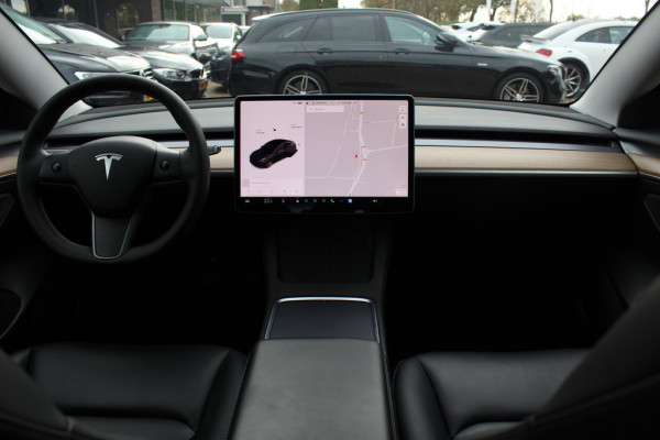 Tesla Model 3 Standard RWD Plus 60 kWh / FACELIFT / Trekhaak / Autopilot / Panoramadak / Camera / Leder / 18'' / Leder / Premium Audio / Warmtepomp