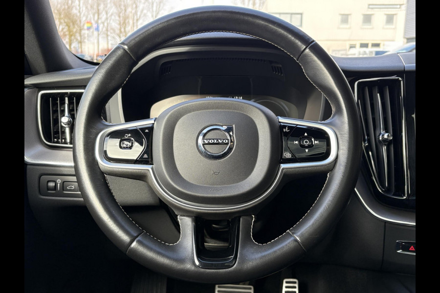 Volvo XC60 2.0 T6 Plug-in hybrid AWD R-Design | Wegklapbare Trekhaak | Elektrisch schuif-/kanteldak | ACC | Leder | Stoel- Verwarming & Ventilatie | Memory Seats | 360 Camera