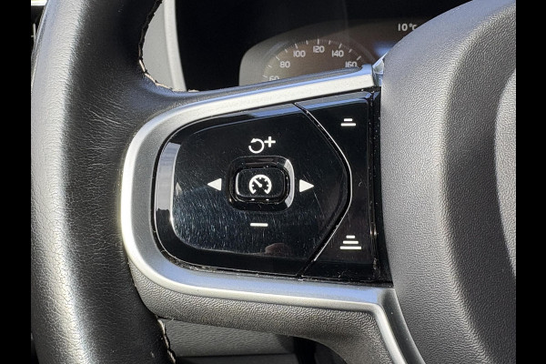 Volvo XC60 2.0 T6 Plug-in hybrid AWD R-Design | Wegklapbare Trekhaak | Elektrisch schuif-/kanteldak | ACC | Leder | Stoel- Verwarming & Ventilatie | Memory Seats | 360 Camera