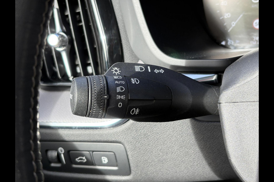 Volvo XC60 2.0 T6 Plug-in hybrid AWD R-Design | Wegklapbare Trekhaak | Elektrisch schuif-/kanteldak | ACC | Leder | Stoel- Verwarming & Ventilatie | Memory Seats | 360 Camera