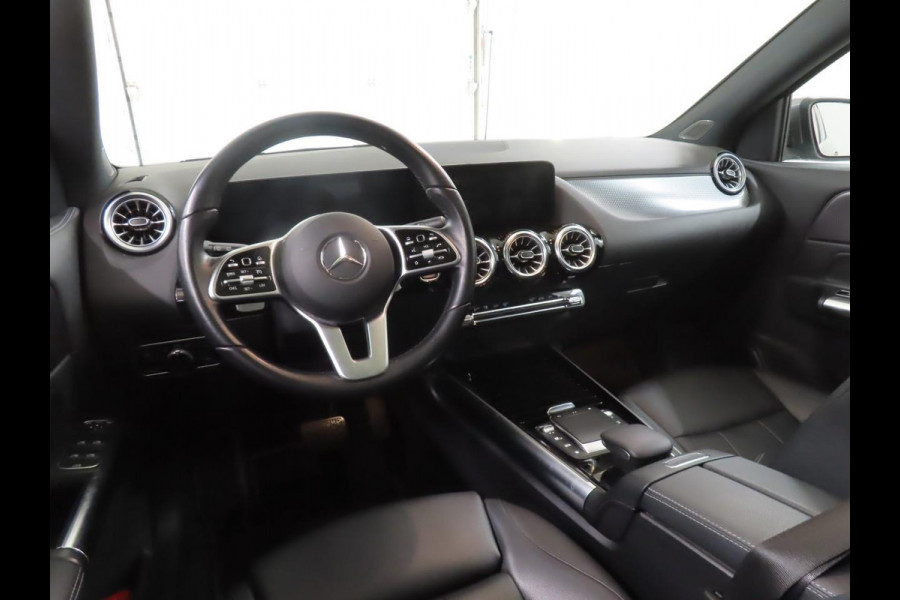 Mercedes-Benz EQA 250 Business Solution Luxury 67 kWh | 92750 km | Trekhaak | Panoramadak