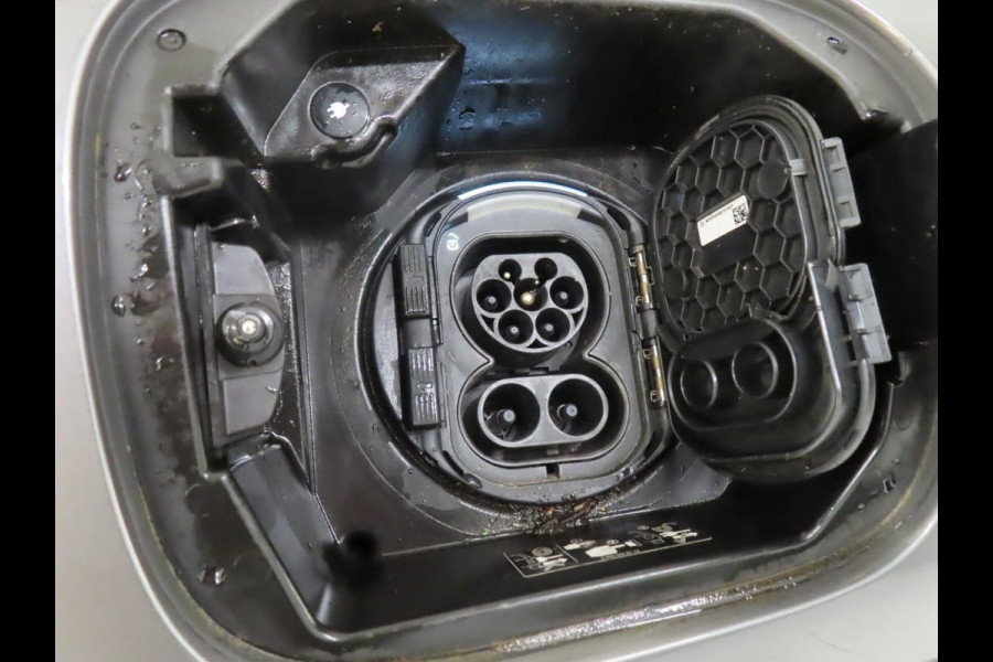 Mercedes-Benz EQA 250 Business Solution Luxury 67 kWh | 92750 km | Trekhaak | Panoramadak