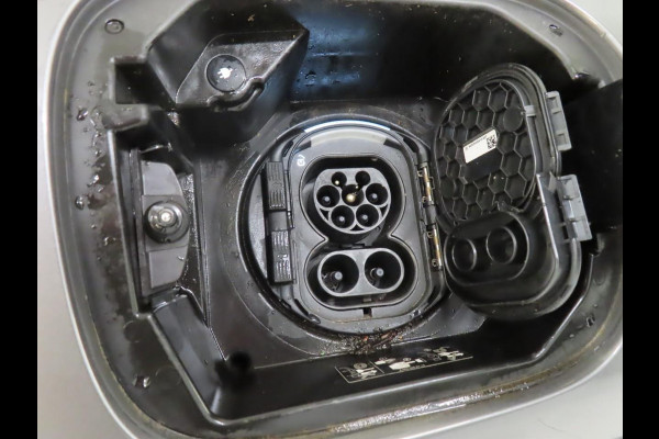 Mercedes-Benz EQA 250 Business Solution Luxury 67 kWh | 92750 km | Trekhaak | Panoramadak