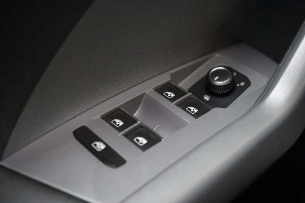 Volkswagen T-Cross 1.0 TSi 115pk United | Navigatie | Trekhaak | All-seasonbanden | Blind-Spot | Adaptive cruise