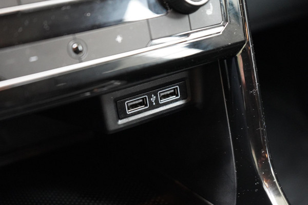 Volkswagen T-Cross 1.0 TSi 115pk United | Navigatie | Trekhaak | All-seasonbanden | Blind-Spot | Adaptive cruise