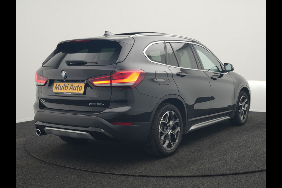BMW X1 xDrive25e X Line Plug In Hybrid 221pk Dealer O.H. PHEV | Panodak | Head Up | Camera | Stuur Verwarmd | Lederen Sportstoelen Verwarmd | Hifi Audio | Adaptive LED | Sfeerverlichting | Cruise Control | Navigatie | DAB |