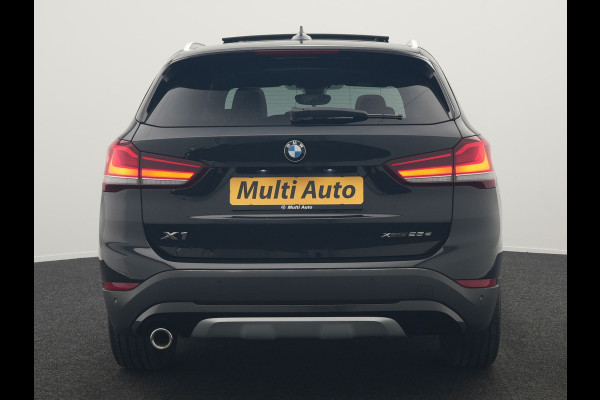 BMW X1 xDrive25e X Line Plug In Hybrid 221pk Dealer O.H. PHEV | Panodak | Head Up | Camera | Stuur Verwarmd | Lederen Sportstoelen Verwarmd | Hifi Audio | Adaptive LED | Sfeerverlichting | Cruise Control | Navigatie | DAB |