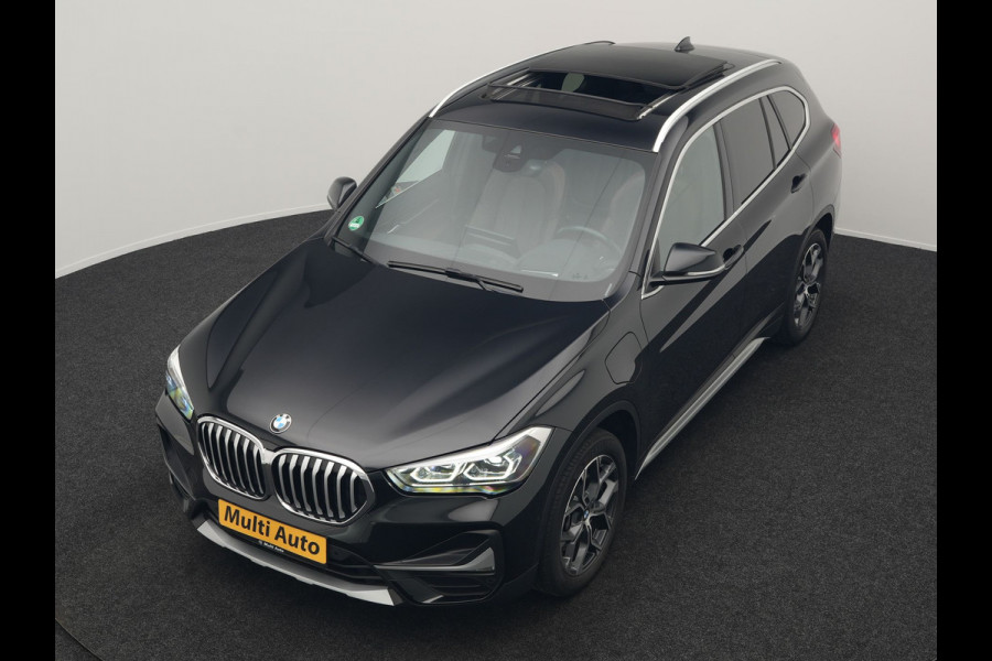 BMW X1 xDrive25e X Line Plug In Hybrid 221pk Dealer O.H. PHEV | Panodak | Head Up | Camera | Stuur Verwarmd | Lederen Sportstoelen Verwarmd | Hifi Audio | Adaptive LED | Sfeerverlichting | Cruise Control | Navigatie | DAB |