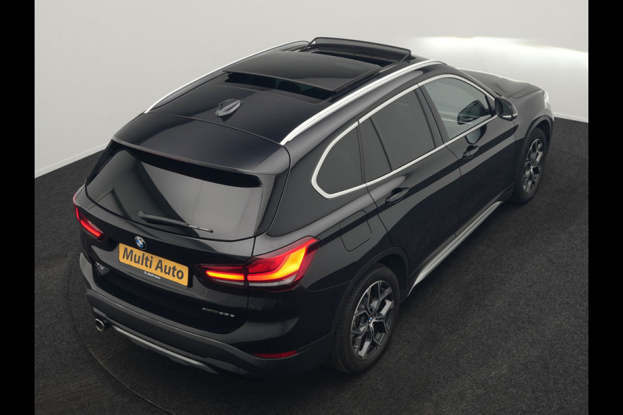 BMW X1 xDrive25e X Line Plug In Hybrid 221pk Dealer O.H. PHEV | Panodak | Head Up | Camera | Stuur Verwarmd | Lederen Sportstoelen Verwarmd | Hifi Audio | Adaptive LED | Sfeerverlichting | Cruise Control | Navigatie | DAB |