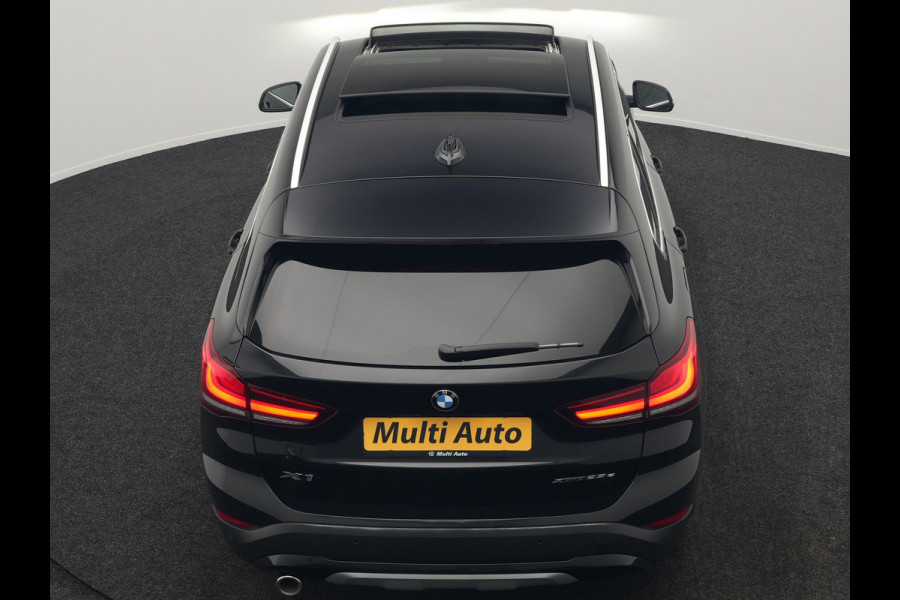 BMW X1 xDrive25e X Line Plug In Hybrid 221pk Dealer O.H. PHEV | Panodak | Head Up | Camera | Stuur Verwarmd | Lederen Sportstoelen Verwarmd | Hifi Audio | Adaptive LED | Sfeerverlichting | Cruise Control | Navigatie | DAB |