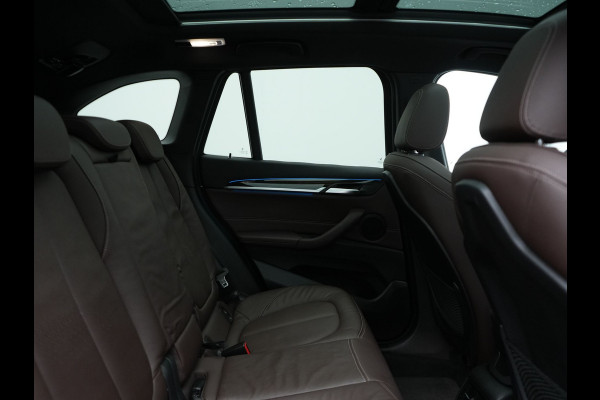 BMW X1 xDrive25e X Line Plug In Hybrid 221pk Dealer O.H. PHEV | Panodak | Head Up | Camera | Stuur Verwarmd | Lederen Sportstoelen Verwarmd | Hifi Audio | Adaptive LED | Sfeerverlichting | Cruise Control | Navigatie | DAB |