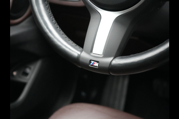 BMW X1 xDrive25e X Line Plug In Hybrid 221pk Dealer O.H. PHEV | Panodak | Head Up | Camera | Stuur Verwarmd | Lederen Sportstoelen Verwarmd | Hifi Audio | Adaptive LED | Sfeerverlichting | Cruise Control | Navigatie | DAB |