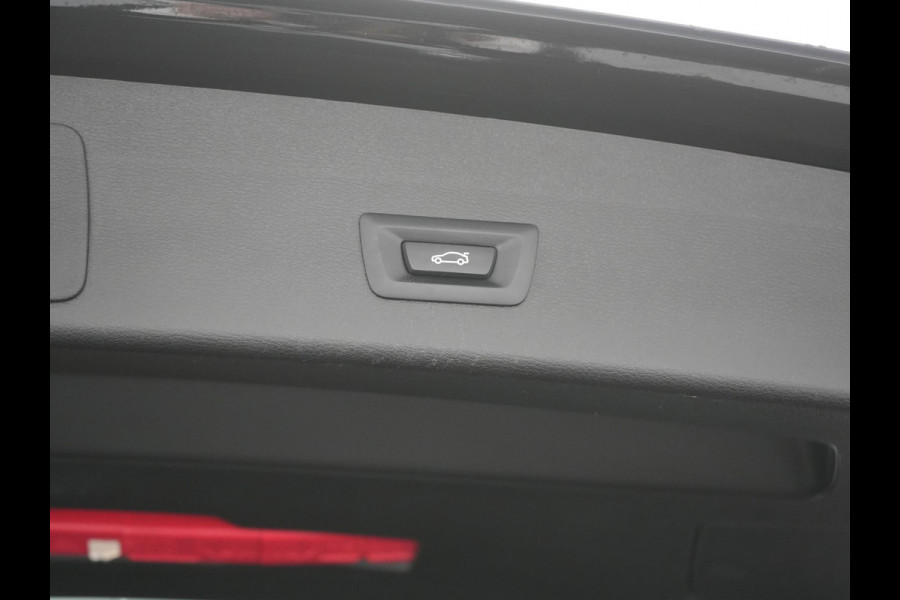 BMW X1 xDrive25e X Line Plug In Hybrid 221pk Dealer O.H. PHEV | Panodak | Head Up | Camera | Stuur Verwarmd | Lederen Sportstoelen Verwarmd | Hifi Audio | Adaptive LED | Sfeerverlichting | Cruise Control | Navigatie | DAB |