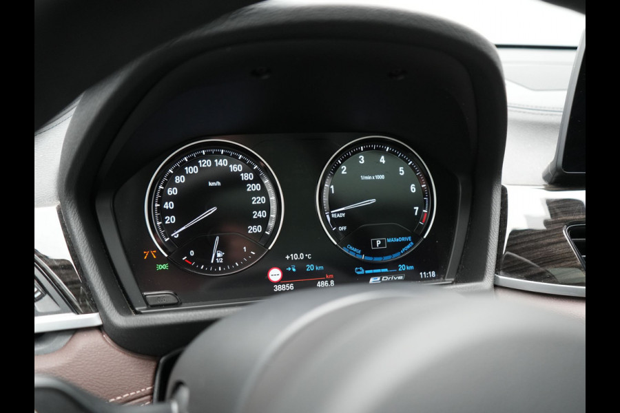 BMW X1 xDrive25e X Line Plug In Hybrid 221pk Dealer O.H. PHEV | Panodak | Head Up | Camera | Stuur Verwarmd | Lederen Sportstoelen Verwarmd | Hifi Audio | Adaptive LED | Sfeerverlichting | Cruise Control | Navigatie | DAB |