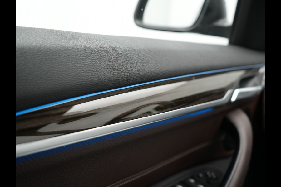 BMW X1 xDrive25e X Line Plug In Hybrid 221pk Dealer O.H. PHEV | Panodak | Head Up | Camera | Stuur Verwarmd | Lederen Sportstoelen Verwarmd | Hifi Audio | Adaptive LED | Sfeerverlichting | Cruise Control | Navigatie | DAB |