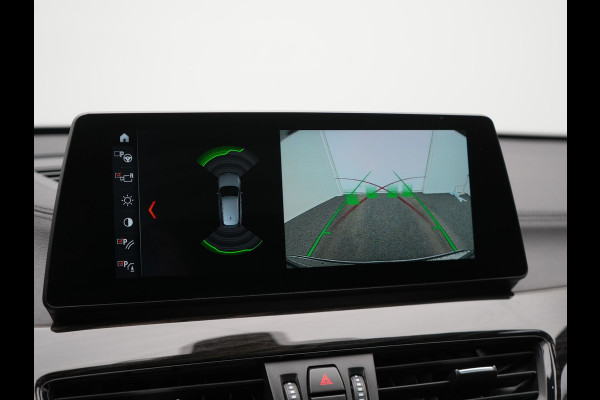BMW X1 xDrive25e X Line Plug In Hybrid 221pk Dealer O.H. PHEV | Panodak | Head Up | Camera | Stuur Verwarmd | Lederen Sportstoelen Verwarmd | Hifi Audio | Adaptive LED | Sfeerverlichting | Cruise Control | Navigatie | DAB |