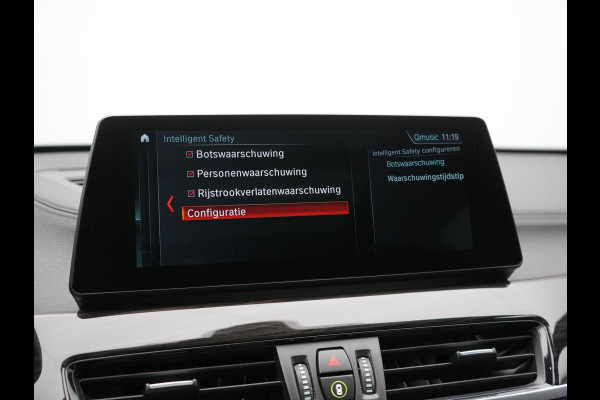 BMW X1 xDrive25e X Line Plug In Hybrid 221pk Dealer O.H. PHEV | Panodak | Head Up | Camera | Stuur Verwarmd | Lederen Sportstoelen Verwarmd | Hifi Audio | Adaptive LED | Sfeerverlichting | Cruise Control | Navigatie | DAB |