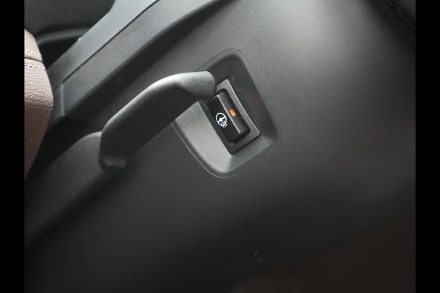 BMW X1 xDrive25e X Line Plug In Hybrid 221pk Dealer O.H. PHEV | Panodak | Head Up | Camera | Stuur Verwarmd | Lederen Sportstoelen Verwarmd | Hifi Audio | Adaptive LED | Sfeerverlichting | Cruise Control | Navigatie | DAB |