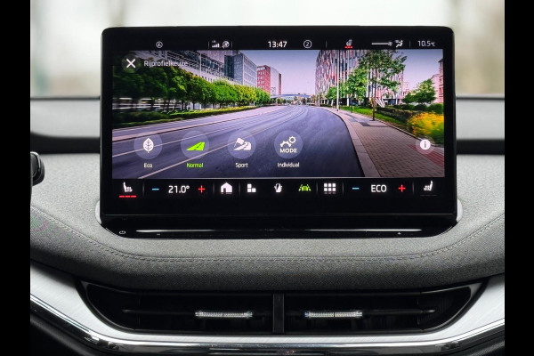 Škoda ENYAQ iV 80, achteruitrijcamera, stoel-stuurverwarming, trekhaak,1/2 lederen sportinterieur, 1 e eigenaar, NL auto met nap