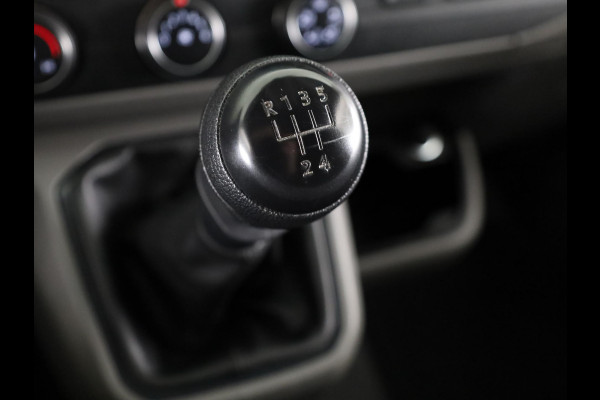 Volkswagen Transporter 2.0 TDI L2H1 28 Comfortline 110 pk | Verlengde garantie | Navigatie via App | Parkeersensoren achter | Cruise control |