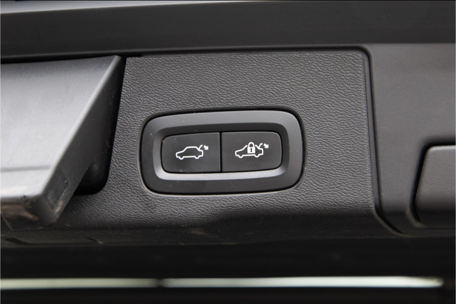 Volvo XC60 2.0 T8 Twin Engine AWD R-Design Pano, Leder