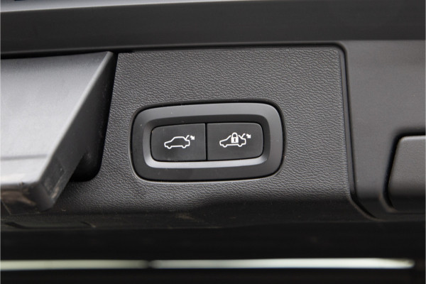 Volvo XC60 2.0 T8 Twin Engine AWD R-Design Pano, Leder