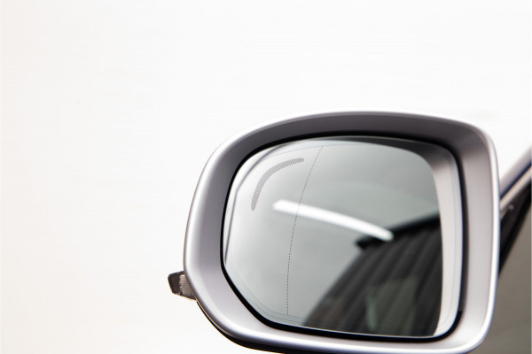 Volvo XC60 2.0 T8 Twin Engine AWD R-Design Pano, Leder