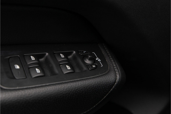 Volvo XC60 2.0 T8 Twin Engine AWD R-Design Pano, Leder