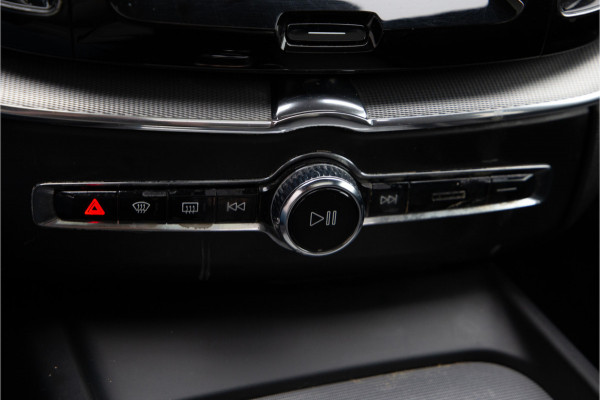 Volvo XC60 2.0 T8 Twin Engine AWD R-Design Pano, Leder