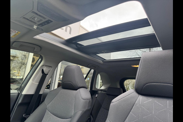 Toyota RAV4 2.5 Hybrid Style | Panoramadak, Dodehoekherkenning, 18 inch, Parkeersensoren, Stoel + Stuurverwarming