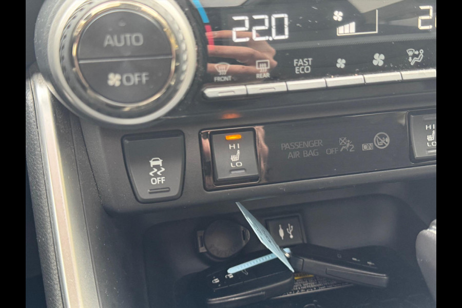 Toyota RAV4 2.5 Hybrid Style | Panoramadak, Dodehoekherkenning, 18 inch, Parkeersensoren, Stoel + Stuurverwarming