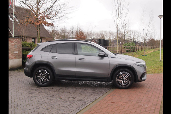 Mercedes-Benz EQA 250 Business Solution AMG 67 kWh | SOH 97% | Panoramadak | Head-Up Display | 360 Camera | Sfeerverlichting | NL-Auto |