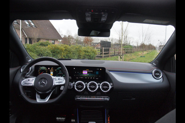 Mercedes-Benz EQA 250 Business Solution AMG 67 kWh | SOH 97% | Panoramadak | Head-Up Display | 360 Camera | Sfeerverlichting | NL-Auto |