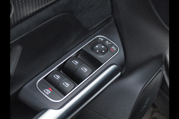 Mercedes-Benz EQA 250 Business Solution AMG 67 kWh | SOH 97% | Panoramadak | Head-Up Display | 360 Camera | Sfeerverlichting | NL-Auto |