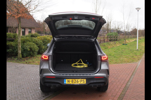 Mercedes-Benz EQA 250 Business Solution AMG 67 kWh | SOH 97% | Panoramadak | Head-Up Display | 360 Camera | Sfeerverlichting | NL-Auto |