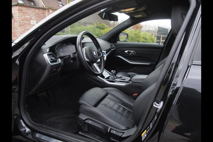 BMW 3-serie 320e Business Edition Plus | 19 Inch | Camera | Leer | Sfeerverlichting | Laserlight |  NL-Auto |