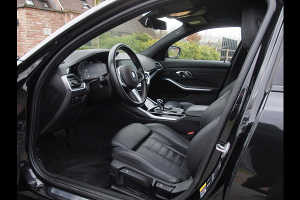 BMW 3-serie 320e Business Edition Plus | 19 Inch | Camera | Leer | Sfeerverlichting | Laserlight |  NL-Auto |