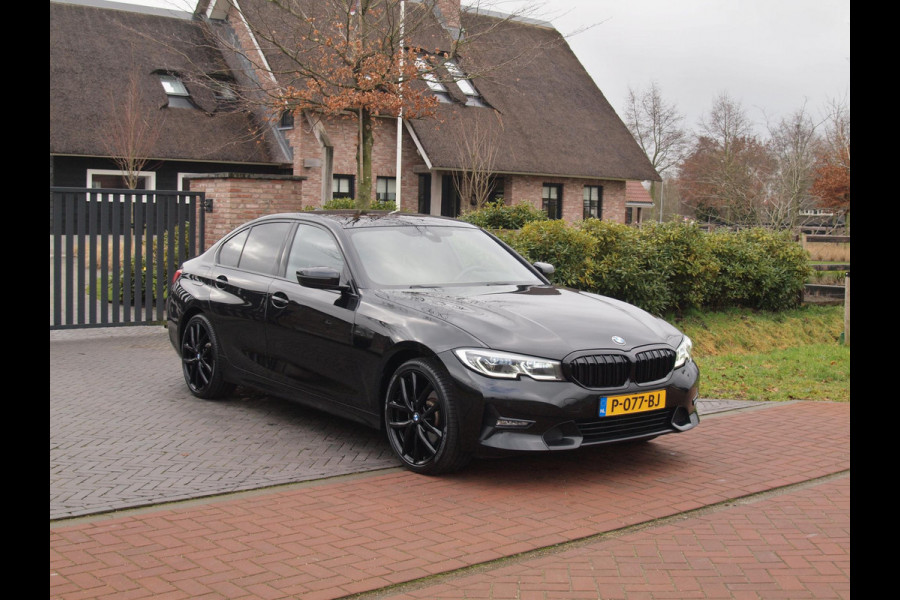 BMW 3-serie 320e Business Edition Plus | 19 Inch | Camera | Leer | Sfeerverlichting | Laserlight |  NL-Auto |