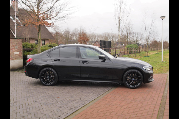 BMW 3-serie 320e Business Edition Plus | 19 Inch | Camera | Leer | Sfeerverlichting | Laserlight |  NL-Auto |