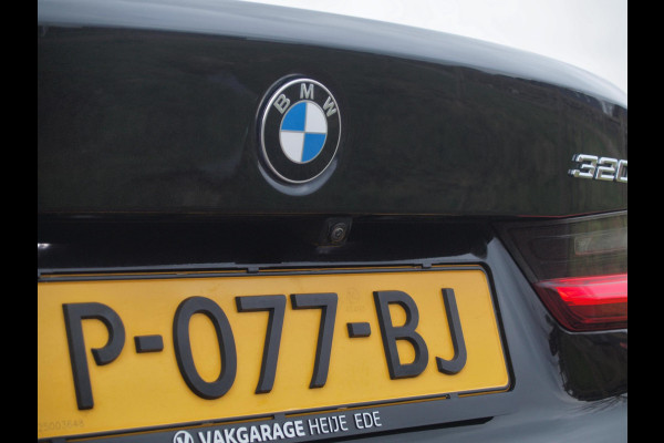 BMW 3-serie 320e Business Edition Plus | 19 Inch | Camera | Leer | Sfeerverlichting | Laserlight |  NL-Auto |