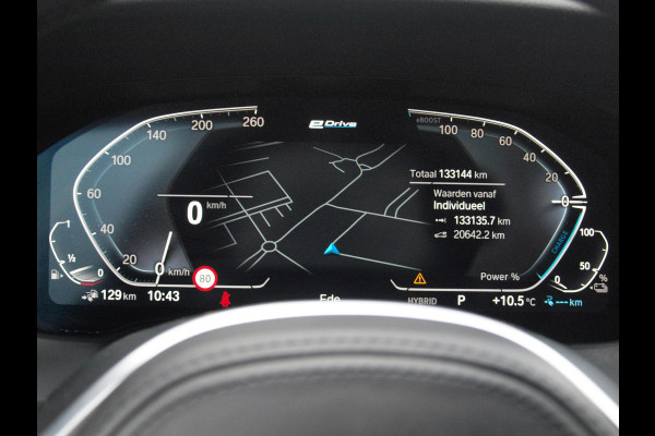 BMW 3-serie 320e Business Edition Plus | 19 Inch | Camera | Leer | Sfeerverlichting | Laserlight |  NL-Auto |