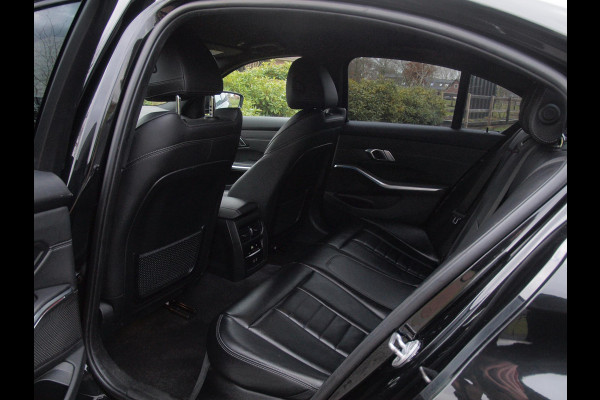 BMW 3-serie 320e Business Edition Plus | 19 Inch | Camera | Leer | Sfeerverlichting | Laserlight |  NL-Auto |